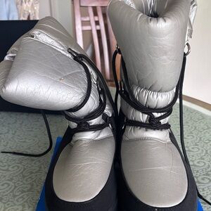 Elegant Silver and Black Women's Winter Boots